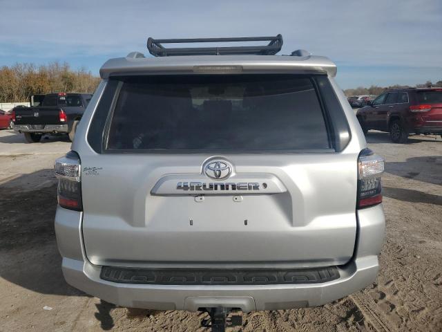 JTEZU5JR9J5171688 - 2018 TOYOTA 4RUNNER SR5 SILVER photo 6