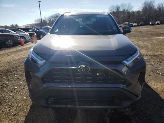 2T3W1RFV4RW323250 - 2024 TOYOTA RAV4 XLE Grau Foto 5
