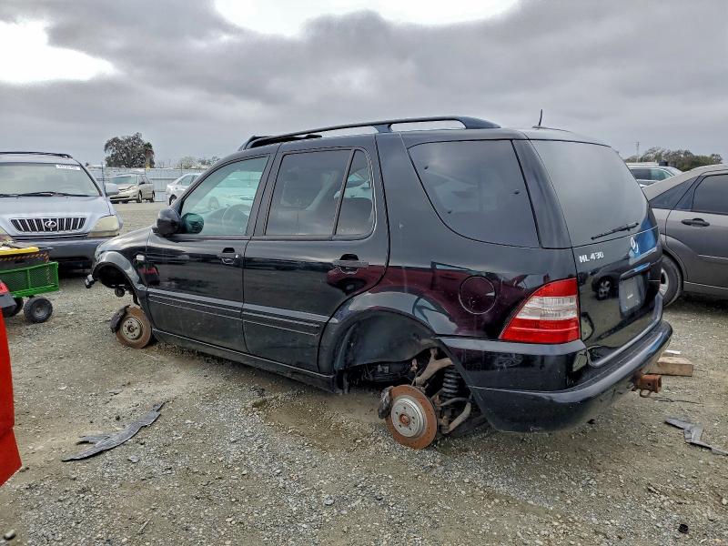 4JGAB72EXYA191069 - 2000 MERCEDES-BENZ ML 430 黑色 照片 2