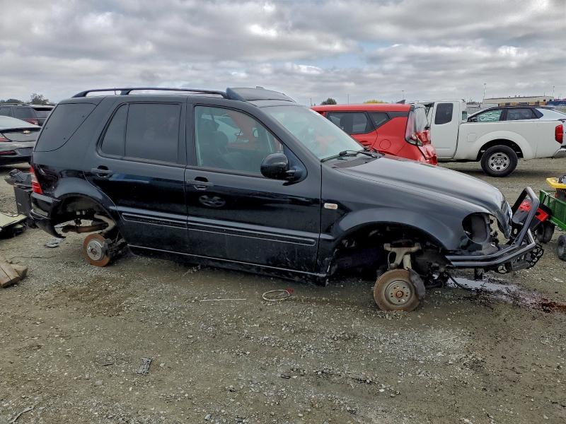 4JGAB72EXYA191069 - 2000 MERCEDES-BENZ ML 430 黑色 照片 4