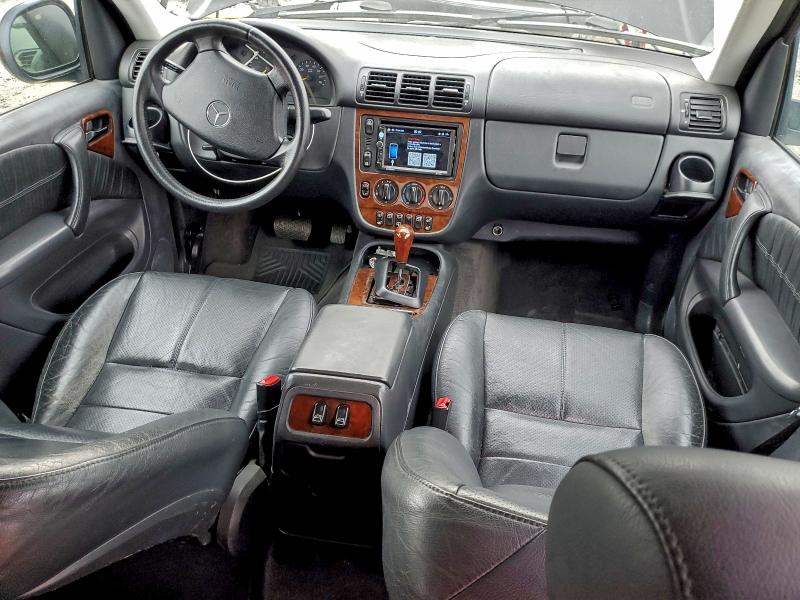 4JGAB72EXYA191069 - 2000 MERCEDES-BENZ ML 430 黑色 照片 8