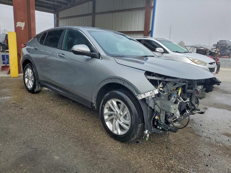 KL47LAE26RB113615 - 2024 BUICK ENVISTA PREFERRED ვერცხლისფერი ფოტო 4