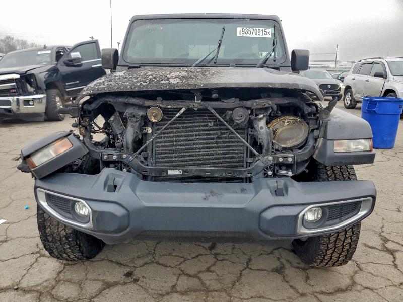 1C4HJXEG6JW192182 - 2018 JEEP WRANGLER U SAHARA შავი ფოტო 5