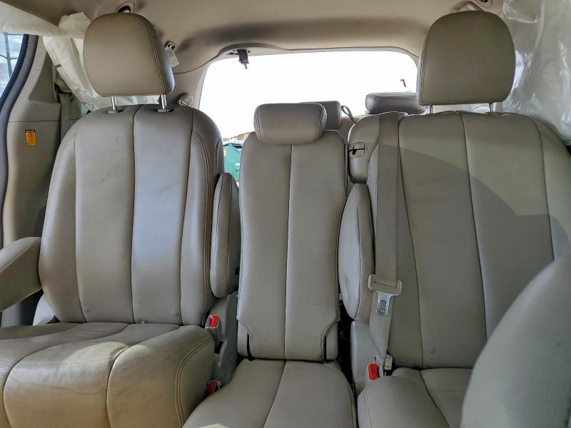 5TDKK3DC9BS024922 - 2011 TOYOTA SIENNA LE 银色 照片 10