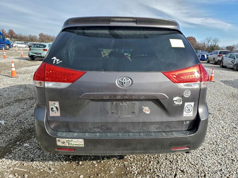 5TDKK3DC9BS024922 - 2011 TOYOTA SIENNA LE 银色 照片 6