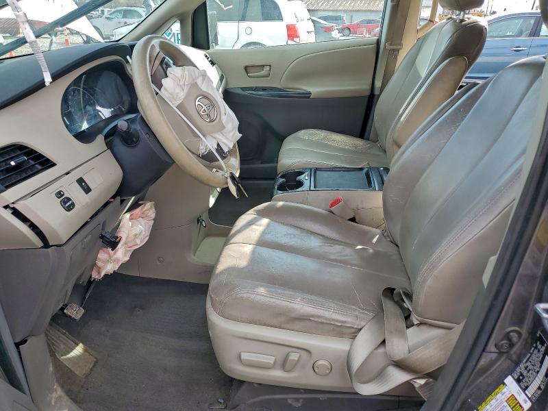 5TDKK3DC9BS024922 - 2011 TOYOTA SIENNA LE 银色 照片 7