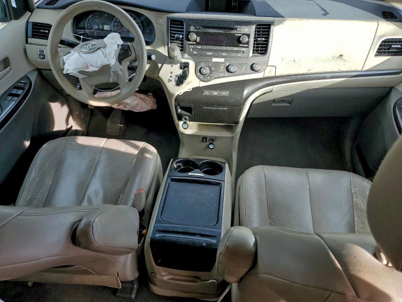 5TDKK3DC9BS024922 - 2011 TOYOTA SIENNA LE 银色 照片 8