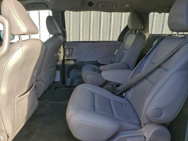 5TDYK3DC7GS736881 - 2016 TOYOTA SIENNA XLE ვერცხლისფერი ფოტო 11