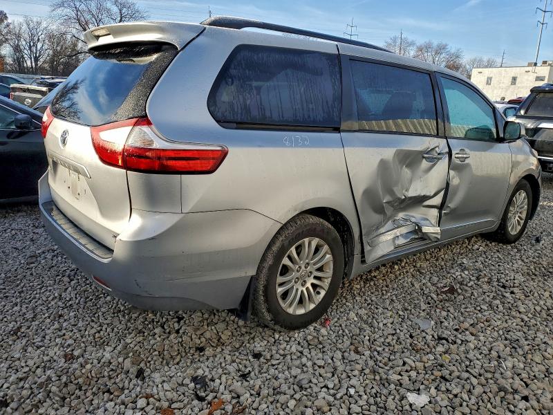 5TDYK3DC7GS736881 - 2016 TOYOTA SIENNA XLE ვერცხლისფერი ფოტო 3
