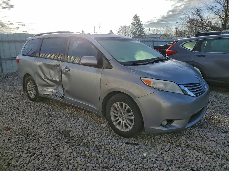 5TDYK3DC7GS736881 - 2016 TOYOTA SIENNA XLE ვერცხლისფერი ფოტო 4