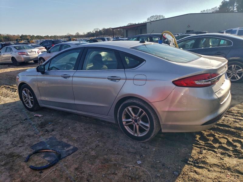 3FA6P0HD3JR265645 - 2018 FORD FUSION SE ვერცხლისფერი ფოტო 2