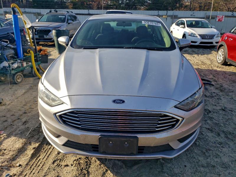 3FA6P0HD3JR265645 - 2018 FORD FUSION SE ვერცხლისფერი ფოტო 5