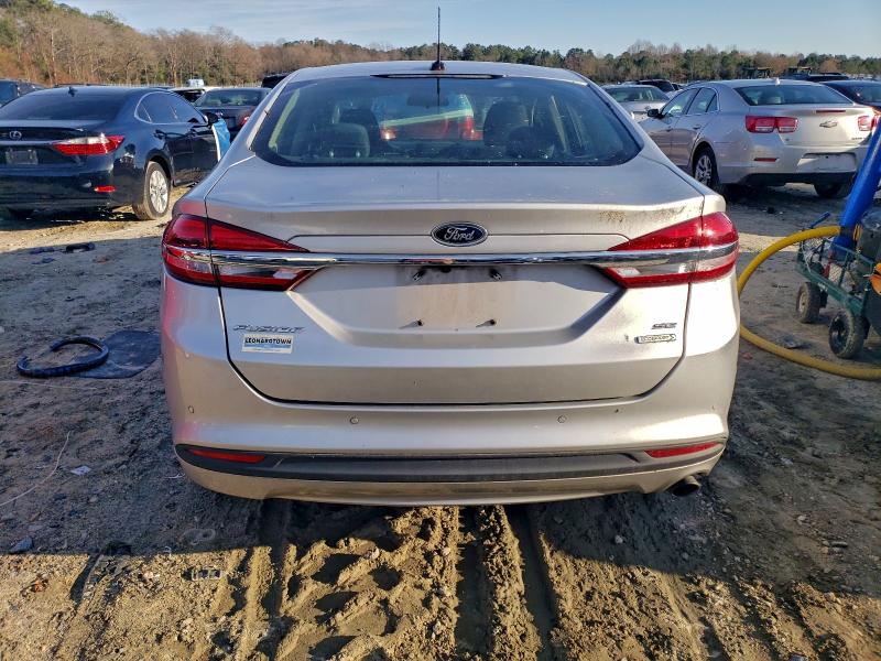 3FA6P0HD3JR265645 - 2018 FORD FUSION SE ვერცხლისფერი ფოტო 6