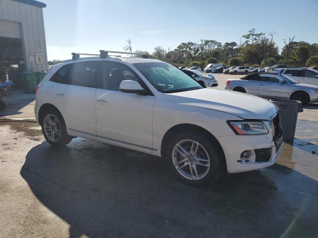 WA1C2AFP0HA097766 - 2017 AUDI Q5 PREMIUM WHITE photo 4