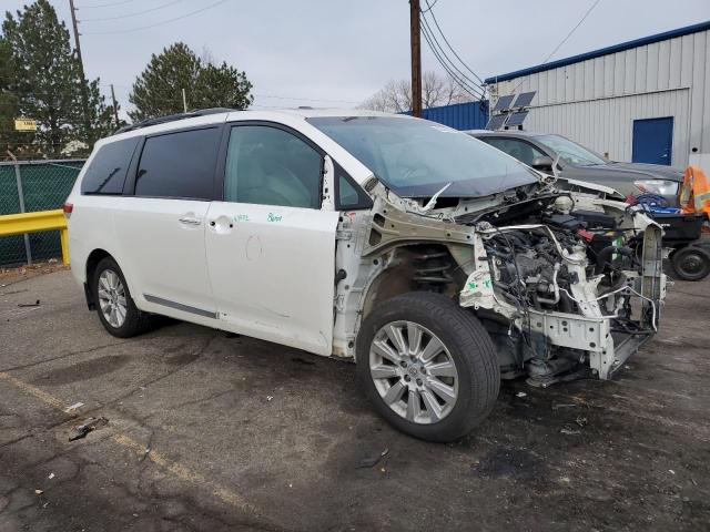 5TDDK3DC4DS069617 - 2013 TOYOTA SIENNA XLE თეთრი ფოტო 4