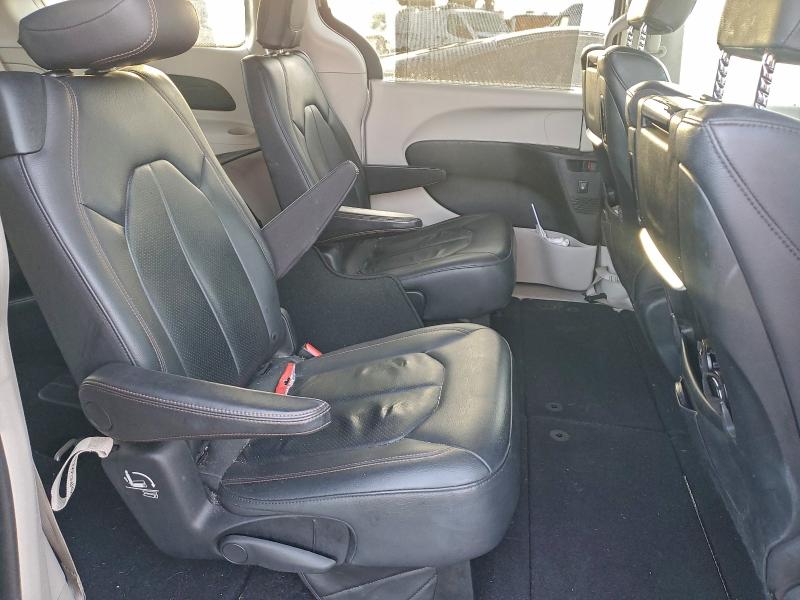 2C4RC1EGXHR832621 - 2017 CHRYSLER PACIFICA TOURING L PLUS SILVER photo 11