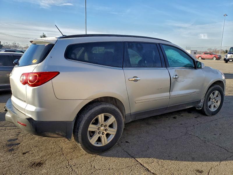 1GNKRJED2BJ175998 - 2011 CHEVROLET TRAVERSE LT SILVER photo 3