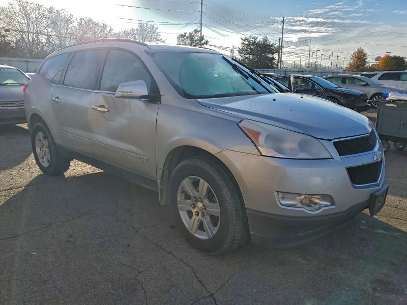 1GNKRJED2BJ175998 - 2011 CHEVROLET TRAVERSE LT SILVER photo 4