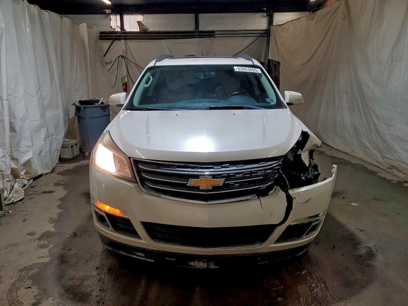1GNKVJKD8DJ113704 - 2013 CHEVROLET TRAVERSE LT თეთრი ფოტო 5