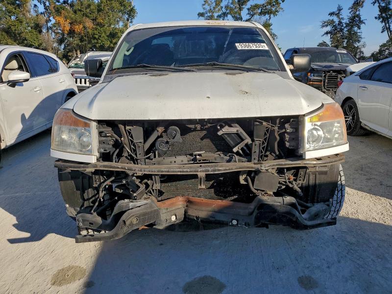 1N6BA0CH3BN303302 - 2011 NISSAN TITAN S 白色 照片 5