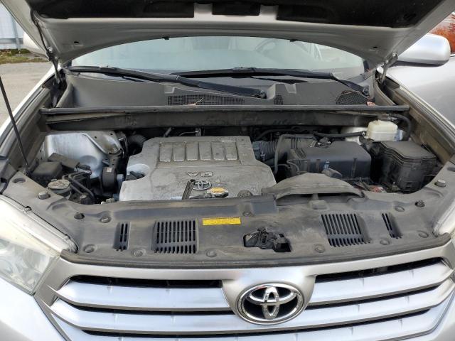 5TDBK3EH6DS209247 - 2013 TOYOTA HIGHLANDER BASE Argent photo 12