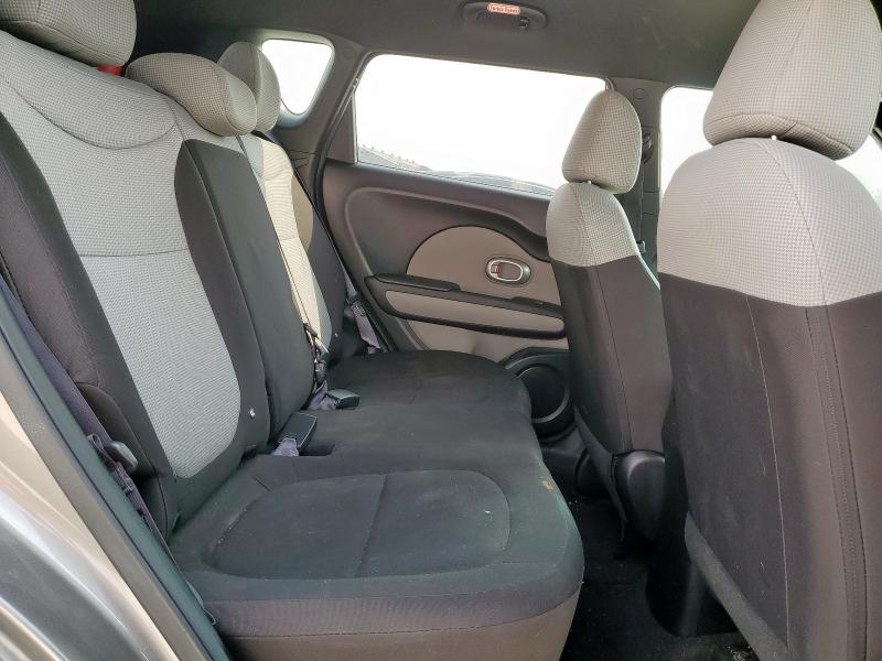 KNDJN2A29K7671548 - 2019 KIA SOUL ნაცრისფერი ფოტო 10