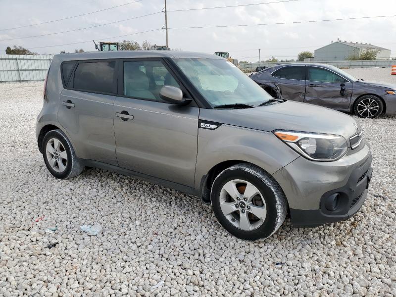 KNDJN2A29K7671548 - 2019 KIA SOUL ნაცრისფერი ფოტო 4