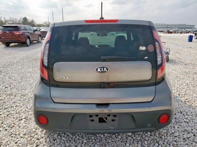 KNDJN2A29K7671548 - 2019 KIA SOUL ნაცრისფერი ფოტო 6