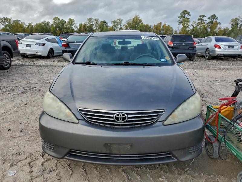 4T1BE30K85U520018 - 2005 TOYOTA CAMRY LE GRAY photo 5