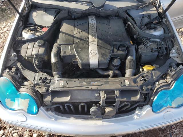 WDBRF61J74F502442 - 2004 MERCEDES-BENZ C 240 ვერცხლისფერი ფოტო 11