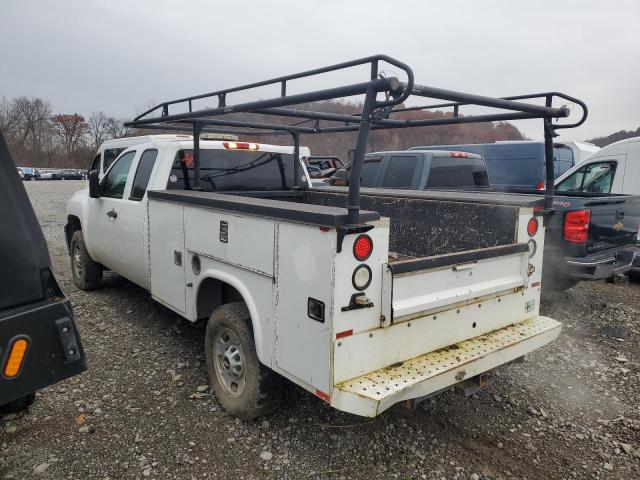 1GB2CVCG4BZ284192 - 2011 CHEVROLET SILVERADO C2500 HEAVY DUTY WHITE photo 2