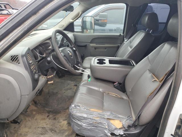 1GB2CVCG4BZ284192 - 2011 CHEVROLET SILVERADO C2500 HEAVY DUTY WHITE photo 7