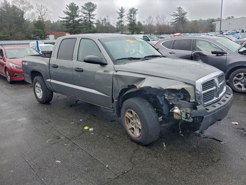 1D7HW48N35S365802 - 2005 DODGE DAKOTA QUAD SLT GRAY photo 4