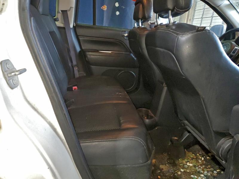 1C4NJCEA0GD620081 - 2016 JEEP COMPASS LATITUDE WHITE photo 11