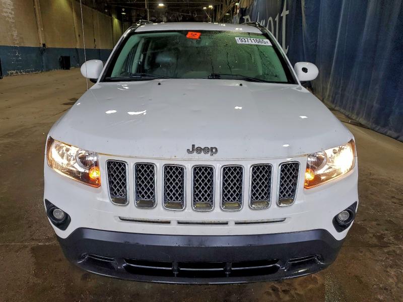 1C4NJCEA0GD620081 - 2016 JEEP COMPASS LATITUDE WHITE photo 5