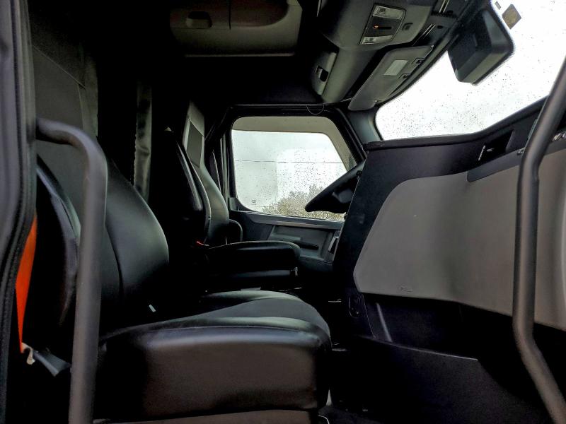 3AKJHHDR2MSMC0702 - 2021 FREIGHTLINER CASCADIA 1 BLACK photo 5