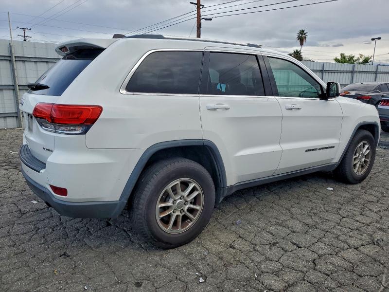 1C4RJEAG4JC277666 - 2018 JEEP GRAND CHER LAREDO Белый фото 3