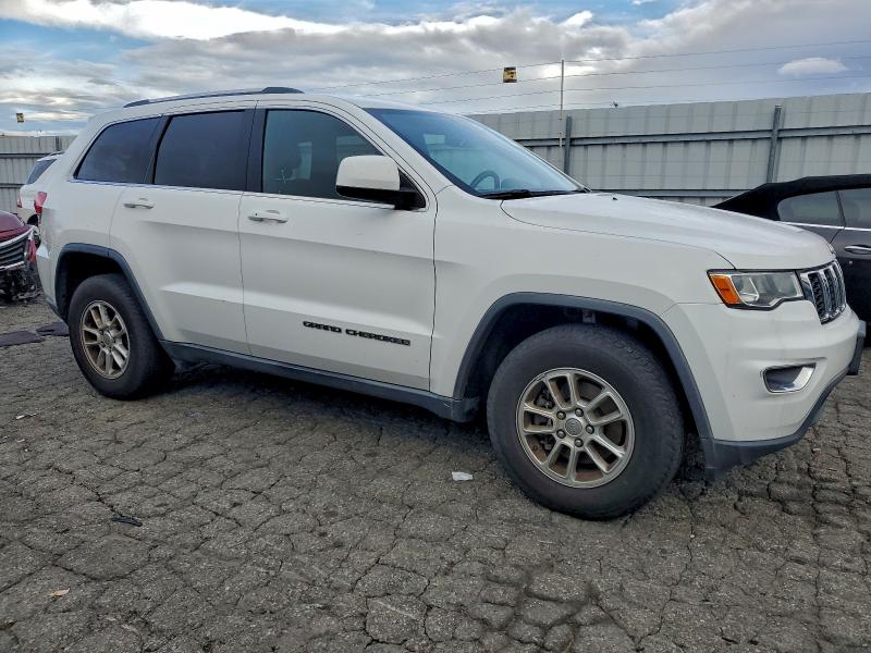 1C4RJEAG4JC277666 - 2018 JEEP GRAND CHER LAREDO Белый фото 4