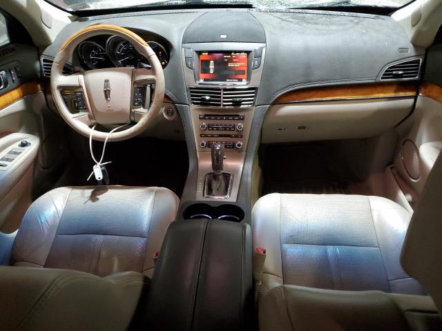 2LMHJ5AT0ABJ12559 - 2010 LINCOLN MKT Weiß Foto 8