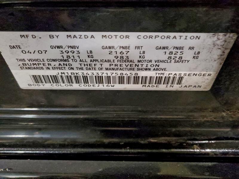 JM1BK343371758458 - 2007 MAZDA 3 HATCHBACK BLACK photo 12