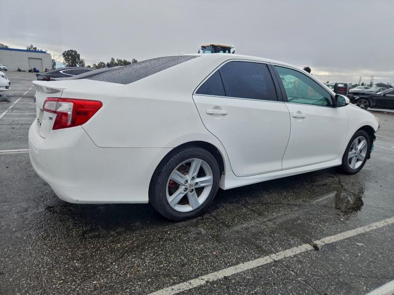 4T1BF1FK6CU615876 - 2012 TOYOTA CAMRY BASE WHITE photo 3