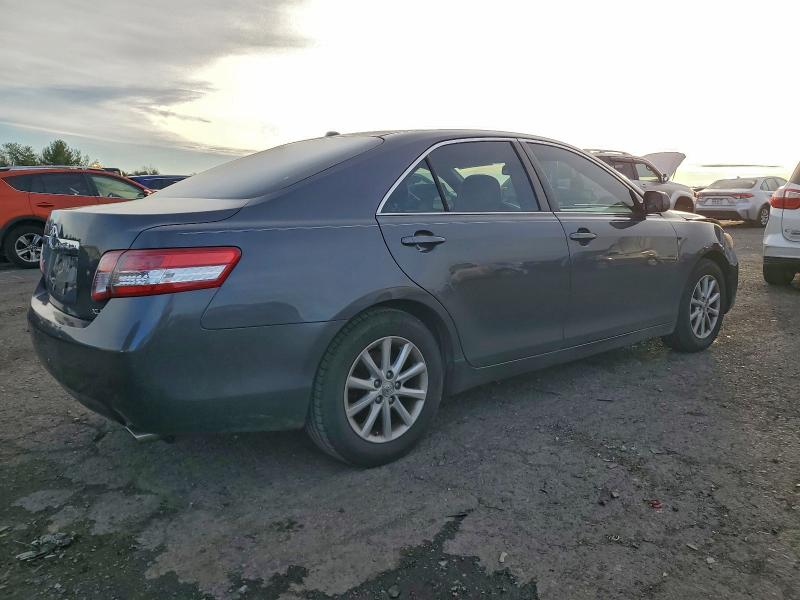 4T1BF3EK0BU611964 - 2011 TOYOTA CAMRY BASE رمادي صورة 3