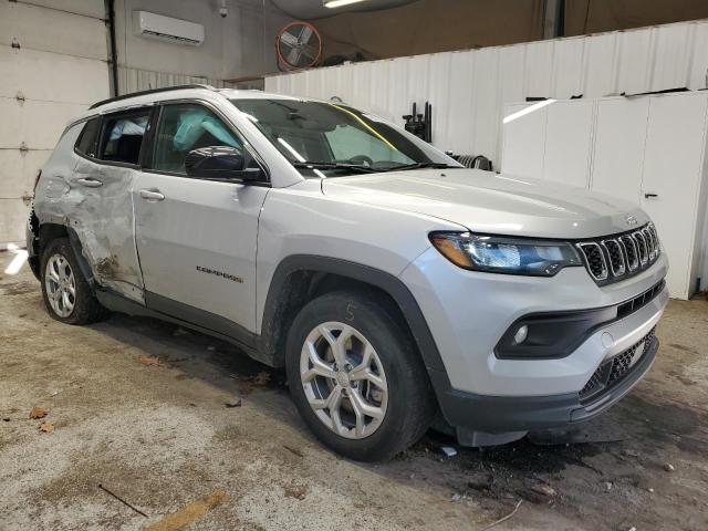 3C4NJDBN3RT111225 - 2024 JEEP COMPASS LATITUDE 灰色 照片 4