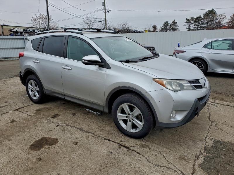 2T3RFREV7DW073284 - 2013 TOYOTA RAV4 XLE SILVER photo 4