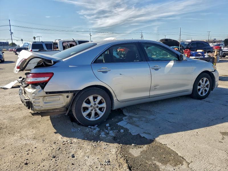 4T1BF3EK1BU758553 - 2011 TOYOTA CAMRY BASE Gümüş fotoğraf 3