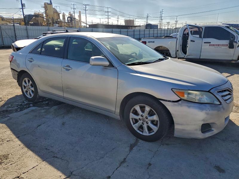 4T1BF3EK1BU758553 - 2011 TOYOTA CAMRY BASE Gümüş fotoğraf 4