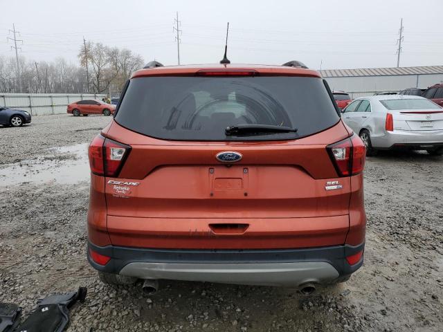 1FMCU9HD8KUB85645 - 2019 FORD ESCAPE SEL برتقالي صورة 6