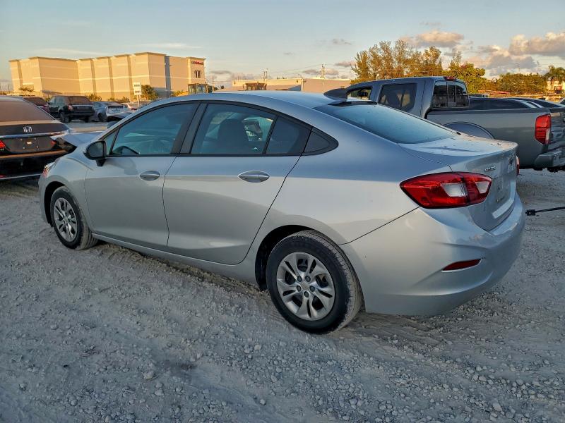 1G1BC5SM2K7133312 - 2019 CHEVROLET CRUZE LS 银色 照片 2