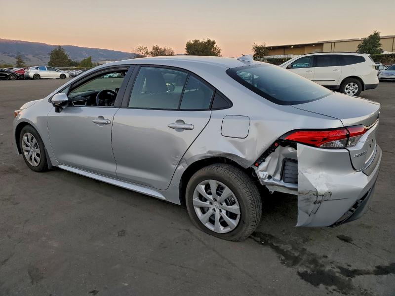 5YFB4MDE6RP197303 - 2024 TOYOTA COROLLA LE ვერცხლისფერი ფოტო 2
