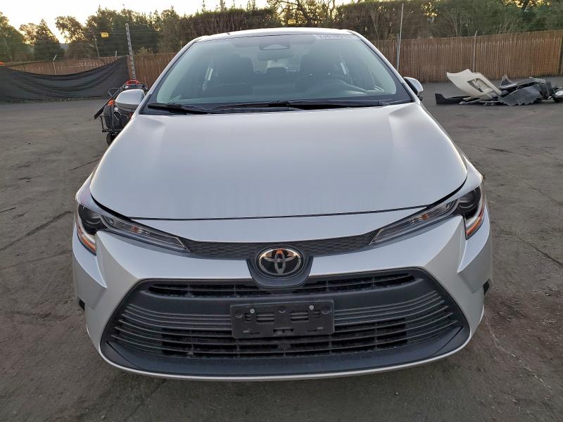 5YFB4MDE6RP197303 - 2024 TOYOTA COROLLA LE ვერცხლისფერი ფოტო 5